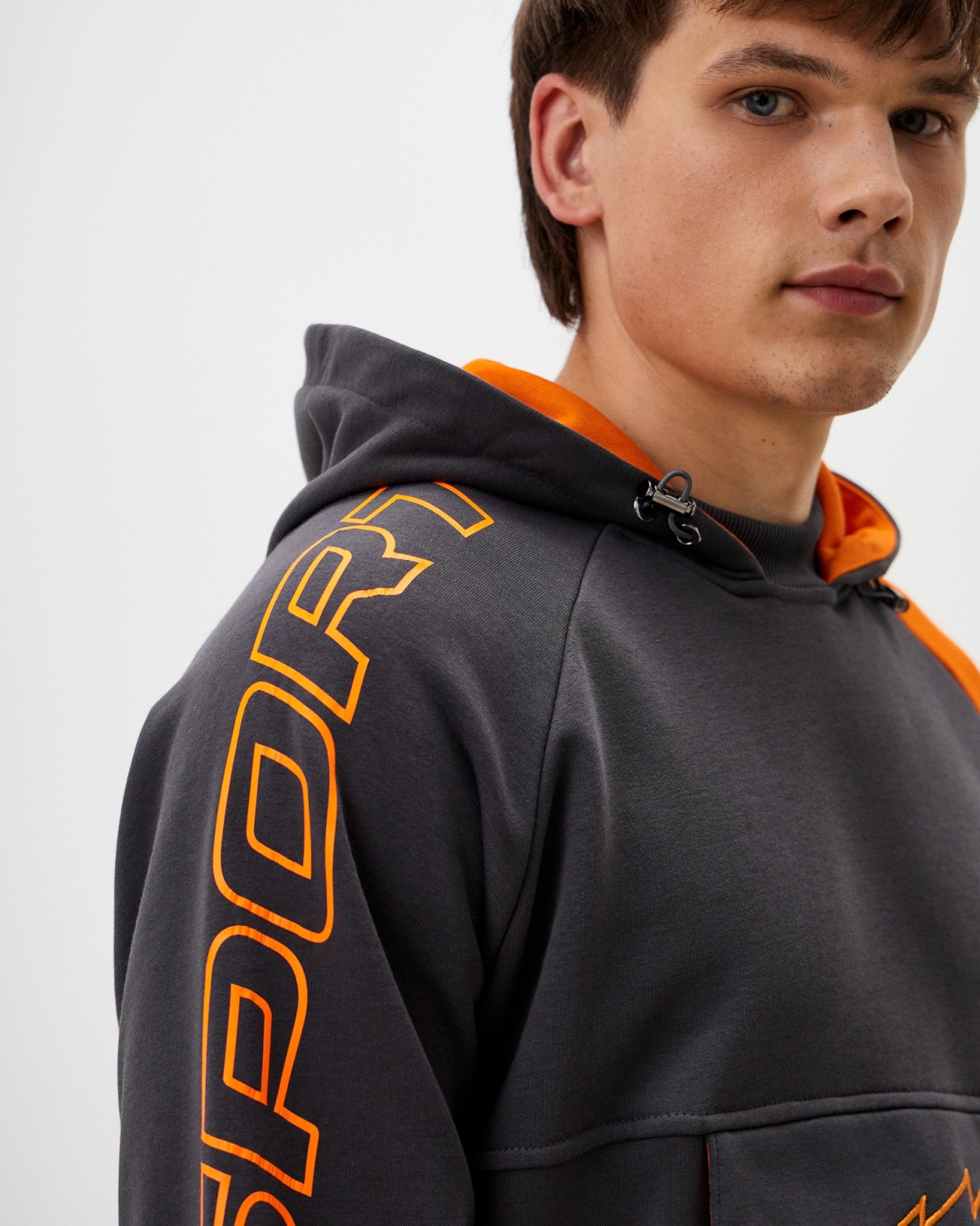 Худи с накладным карманом Beige & Grey Nikasport, BG29-M92-DRK/GRY/ORG, цвет темно-серый + оранжевый