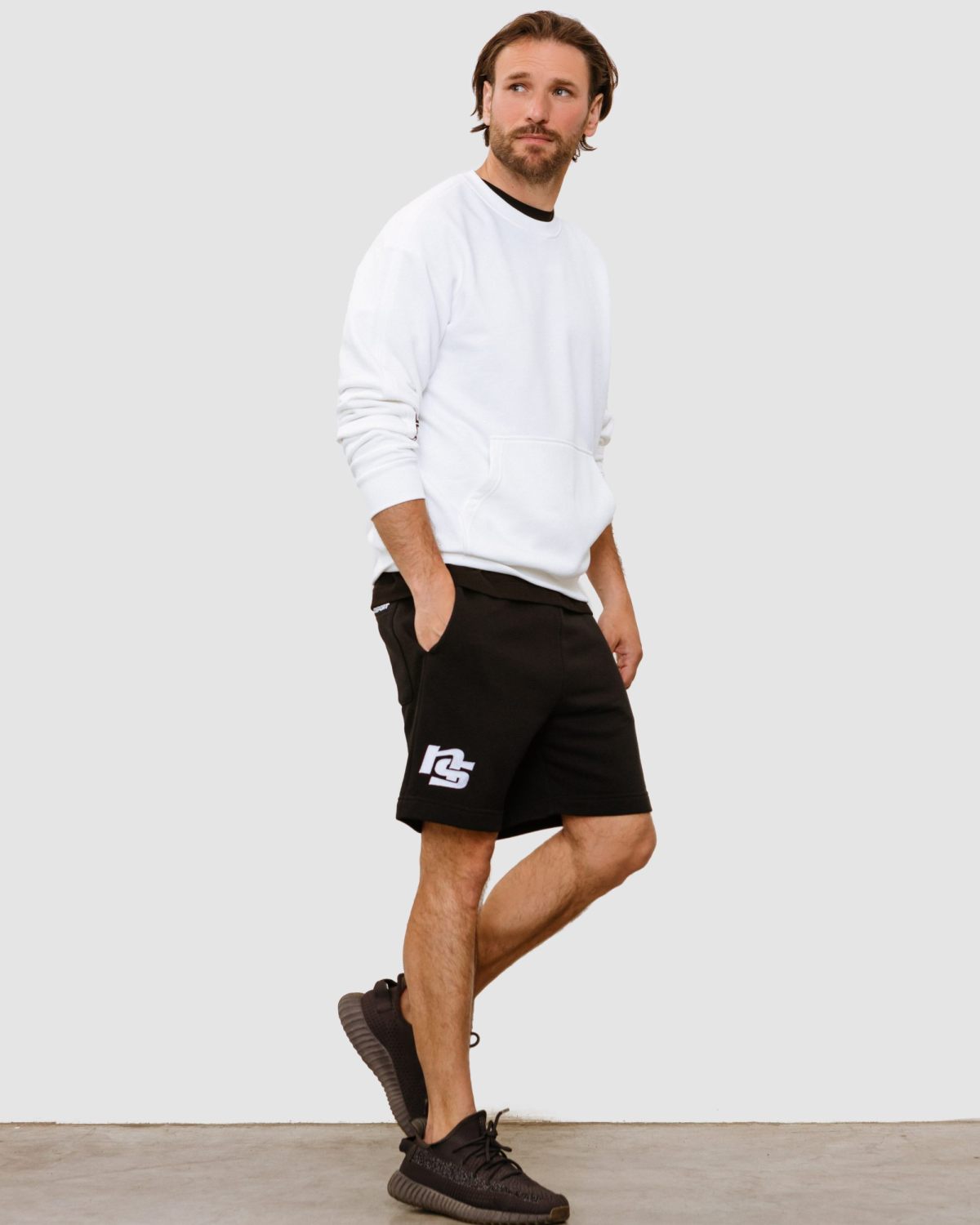 Свитшот с карманом Black & White Nikasport, M4BW33-WHT, цвет белый