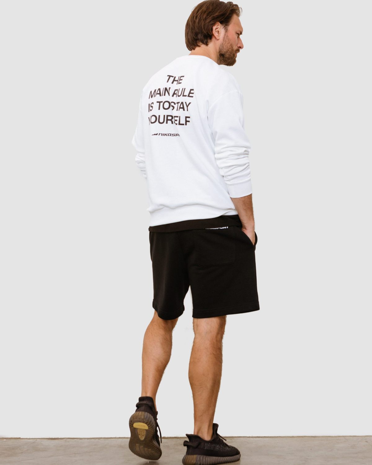 Свитшот с карманом Black & White Nikasport, M4BW33-WHT, цвет белый