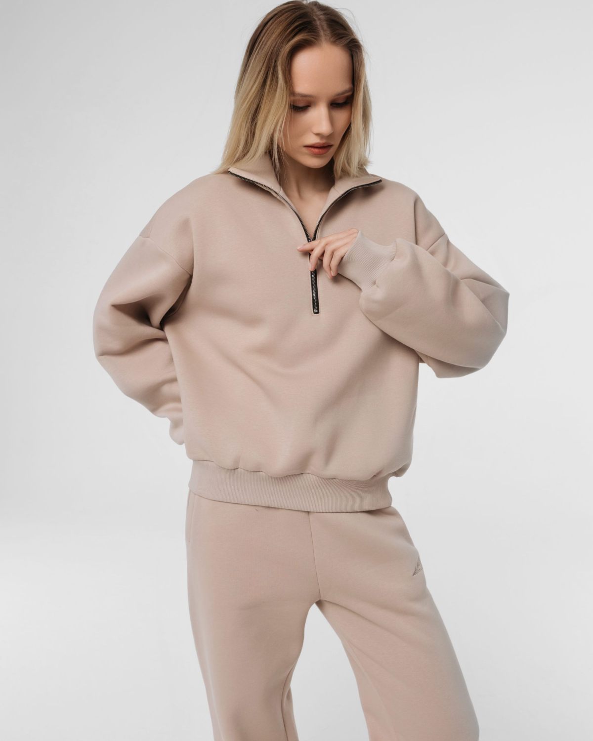 Утепленный джемпер с воротником стойкой на молнии Classic Nikasport, CL27-W11-BGE, цвет бежевый