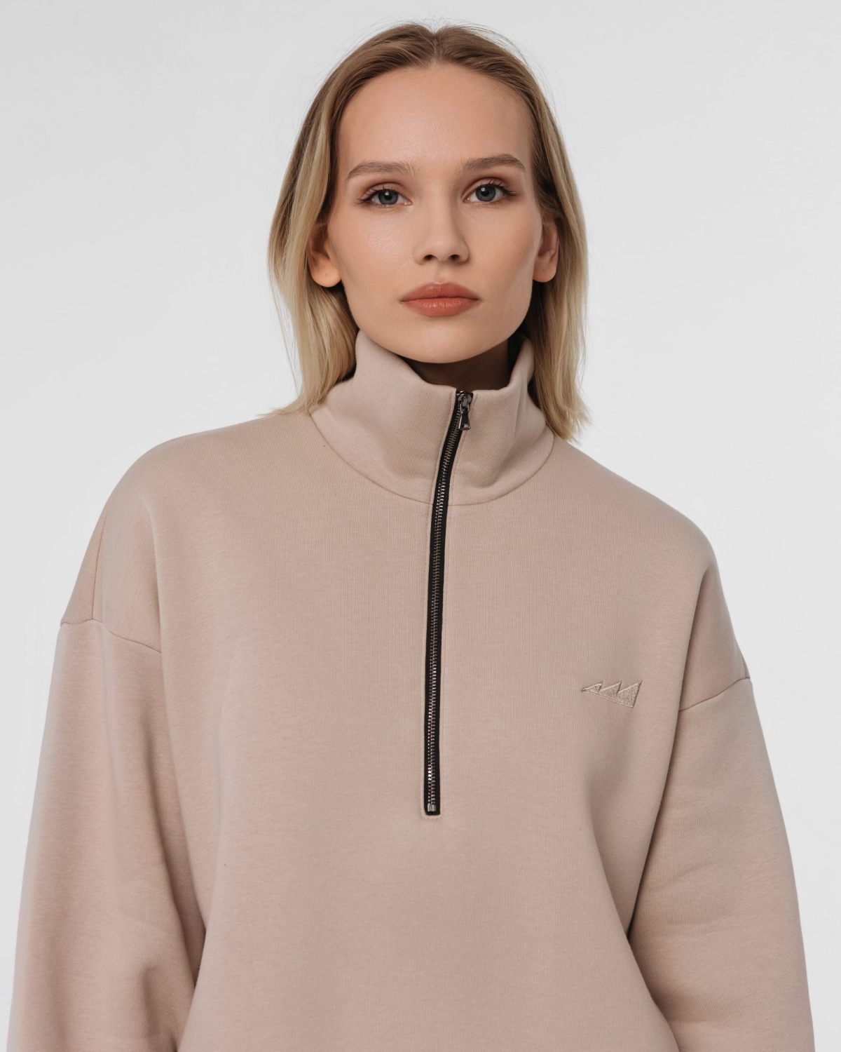 Утепленный джемпер с воротником стойкой на молнии Classic Nikasport, CL27-W11-BGE, цвет бежевый