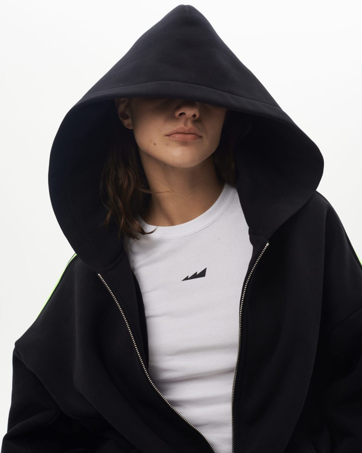 Укороченное худи на молнии SOBOI, INF25-W92-BLK, цвет черный
