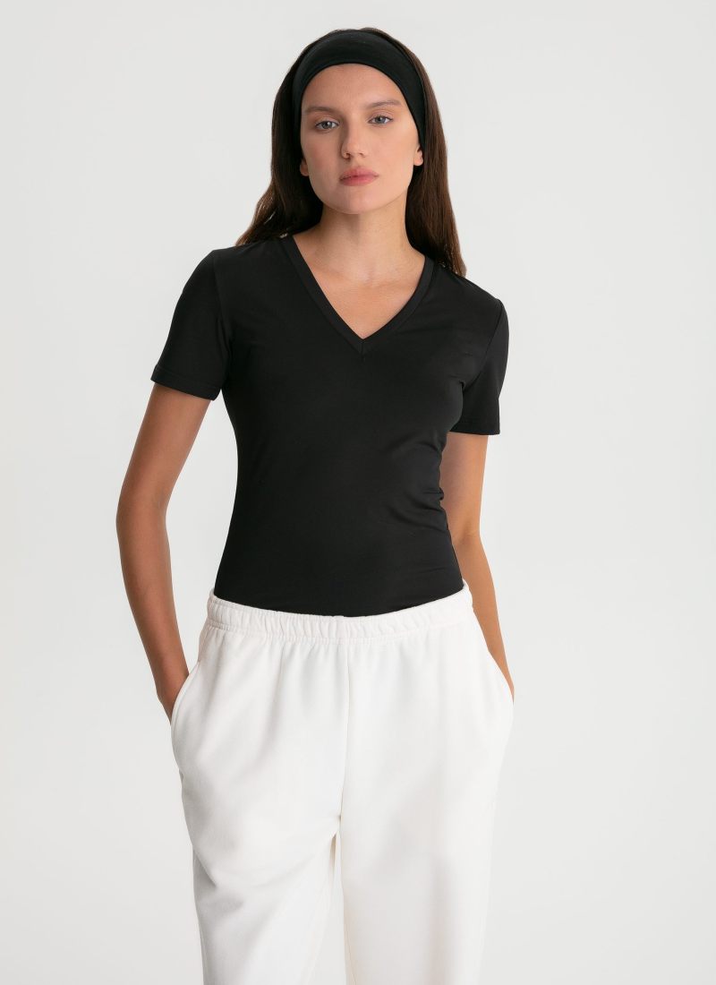 Футболка Regular с V-вырезом Classic + Nikasport, W5CLP413-BLK, цвет черный